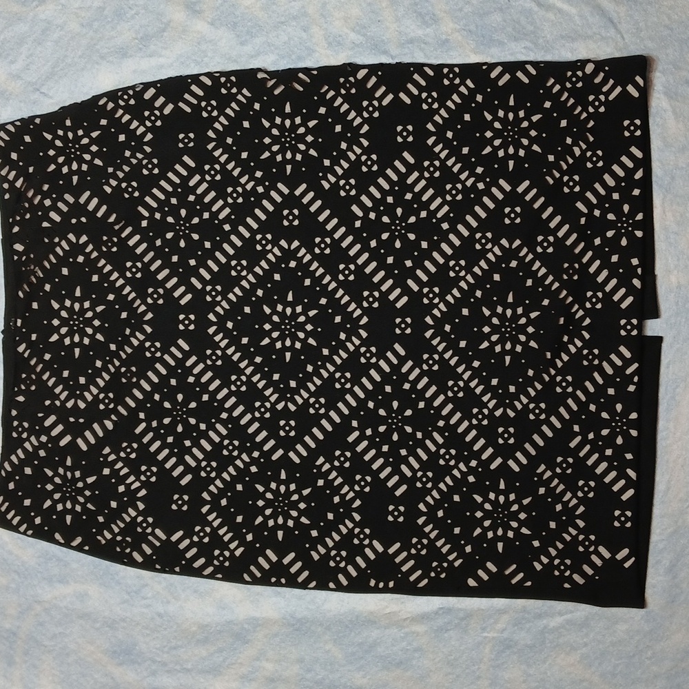 Chico's Black and Cream Geometric Pencil Skirt Womens SZ 0.5